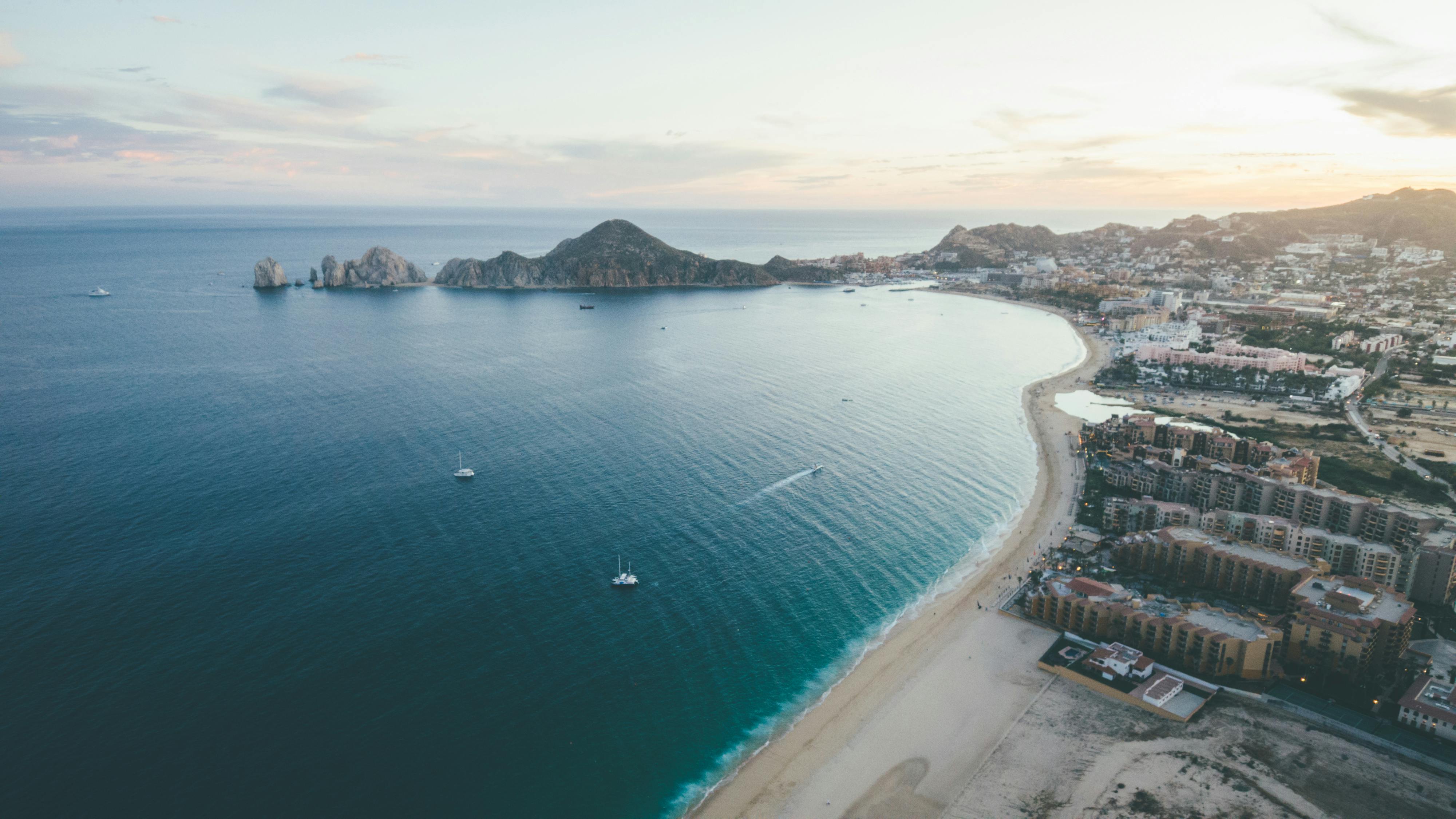 Toma aérea de Cabo San Lucas